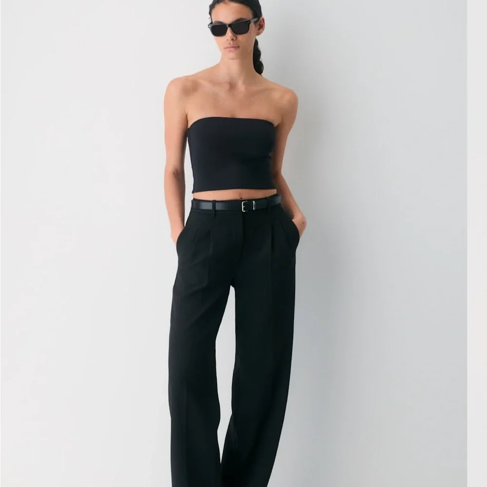 Aritzia Babaton Second Skin Contour Black Tube Top, new without tags - Picture 1 of 10